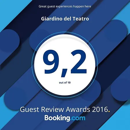 Giardino Del Teatro, Immersa Nel Сasa de vacaciones *